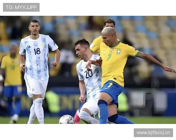 恩佐 vs 德保罗：阿根廷中场搭档的战术角色与分工