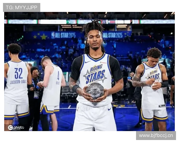 斯蒂芬·卡斯尔利用无球跑动提升投篮效率拉开球队空间